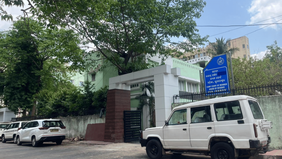 There are still some government buildings which remain in green paint, the colour associated with Naveen Patnaik's BJD, in Bhubaneswar | Moushumi Das Gupta | ThePrint