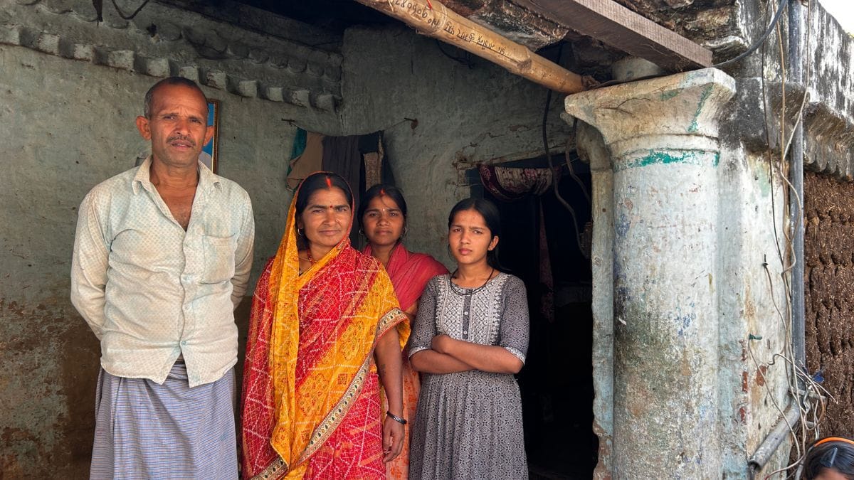 Khushboo with her parents, Upendra Ray and Chunarsi Devi, in Hetanpur village