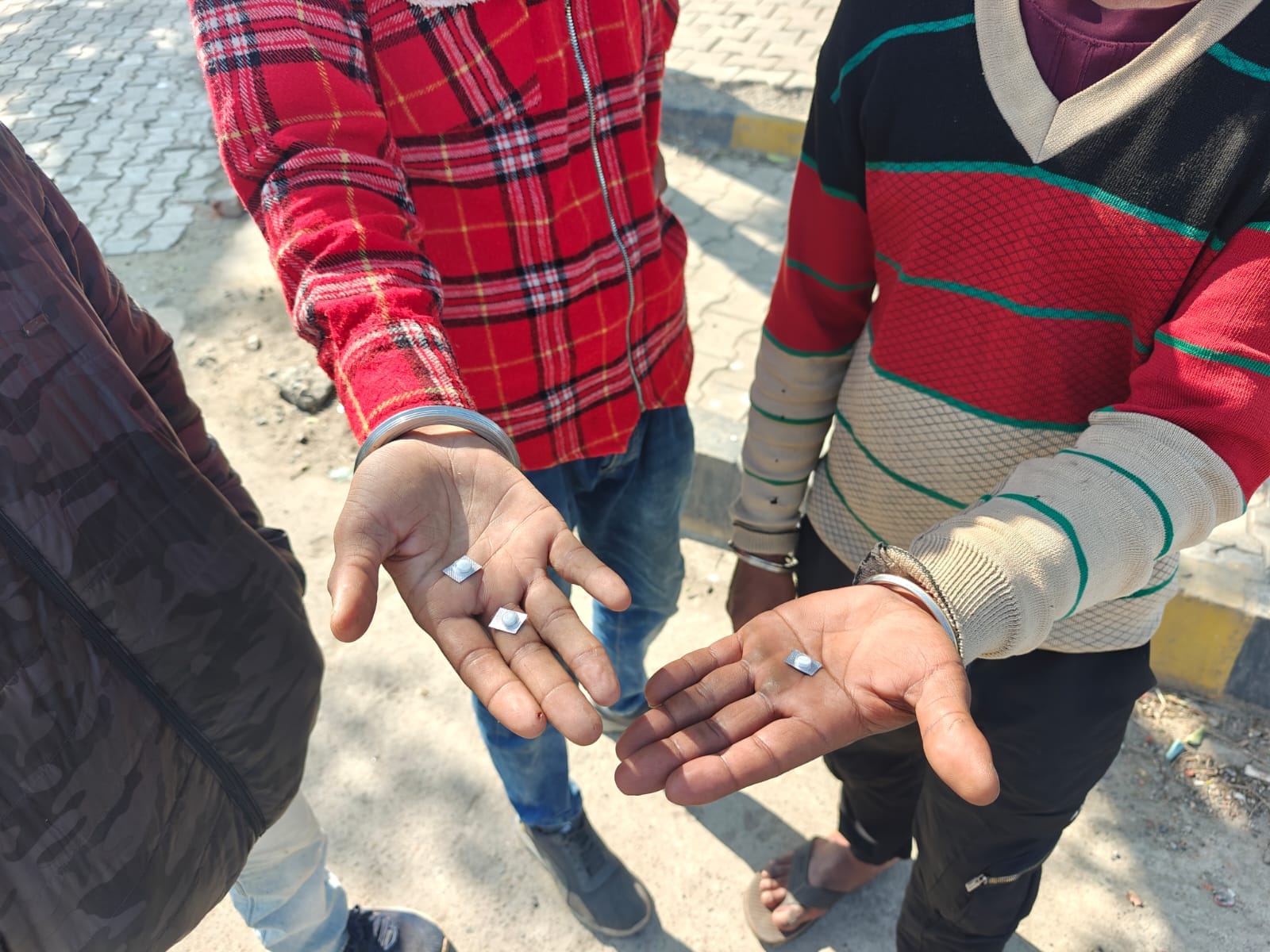 Patients collect de-addiction medicines at an OOAT clinic | Mayank Kumar | ThePrint