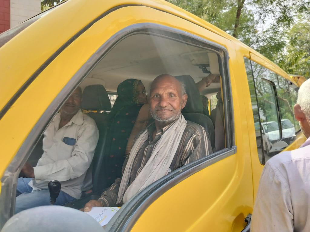 75-year-old Nawal Singh on his way to the clinic for the elderly | Shubhangi Misra | ThePrint