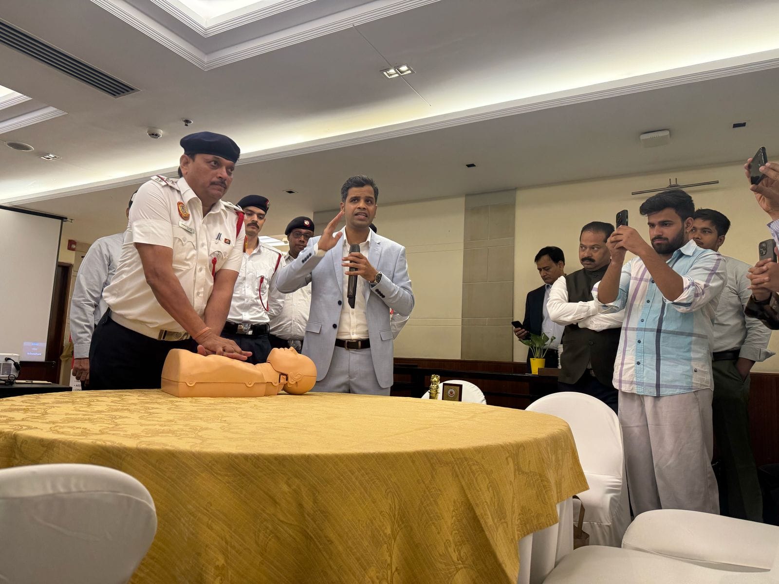 Traffic police personnel demonstrating CPR technique at the event | Mrinalini Dhyani | ThePrint