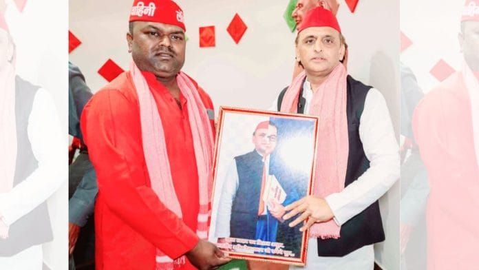 Samajwadi Party chief Akhilesh Yadav is given a framed photo of the controversial poster | X/@amitmalviya