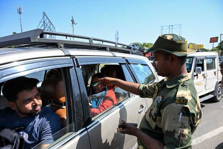 Checks at the Attari-Wagah border | Suraj Bisht | ThePrint