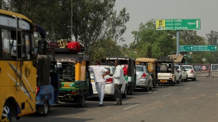 Vehicles wait in a line before making their way to Pakistan at the Attari-Wagah border crossing near Amritsar | April 30, 2025. REUTERS/Francis Mascarenhas/File Photo