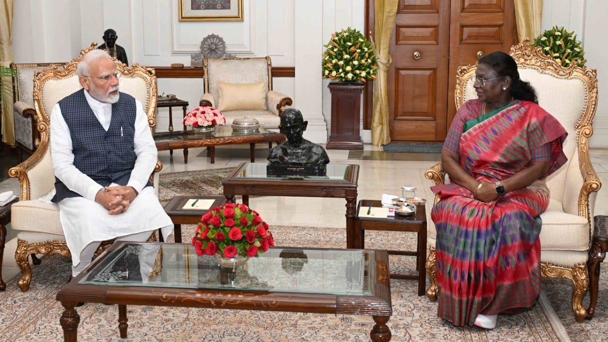 PM Modi briefing President Murmu at Rashtrapati Bhavan, Wednesday | X @rashtrapatibhvn