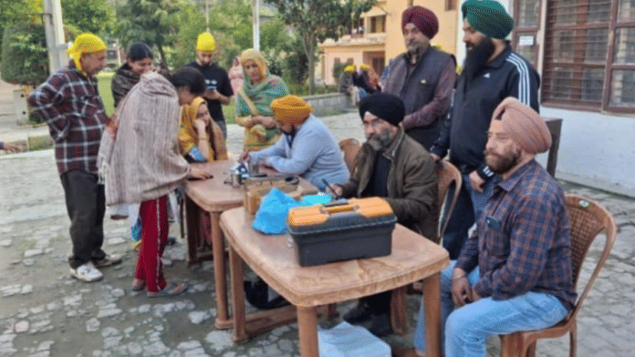 Medical aid being provided to people affected by LoC shelling, in a gurdwara at Baramulla | X/ By Special Arrangement