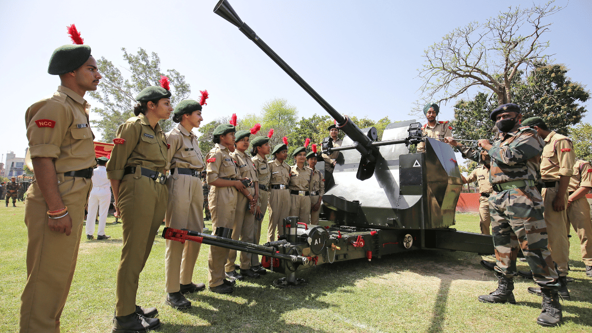 File photo of Army officer explaining working of L/70 guns to NCC cadets at Khalsa College in Amritsar | ANI 