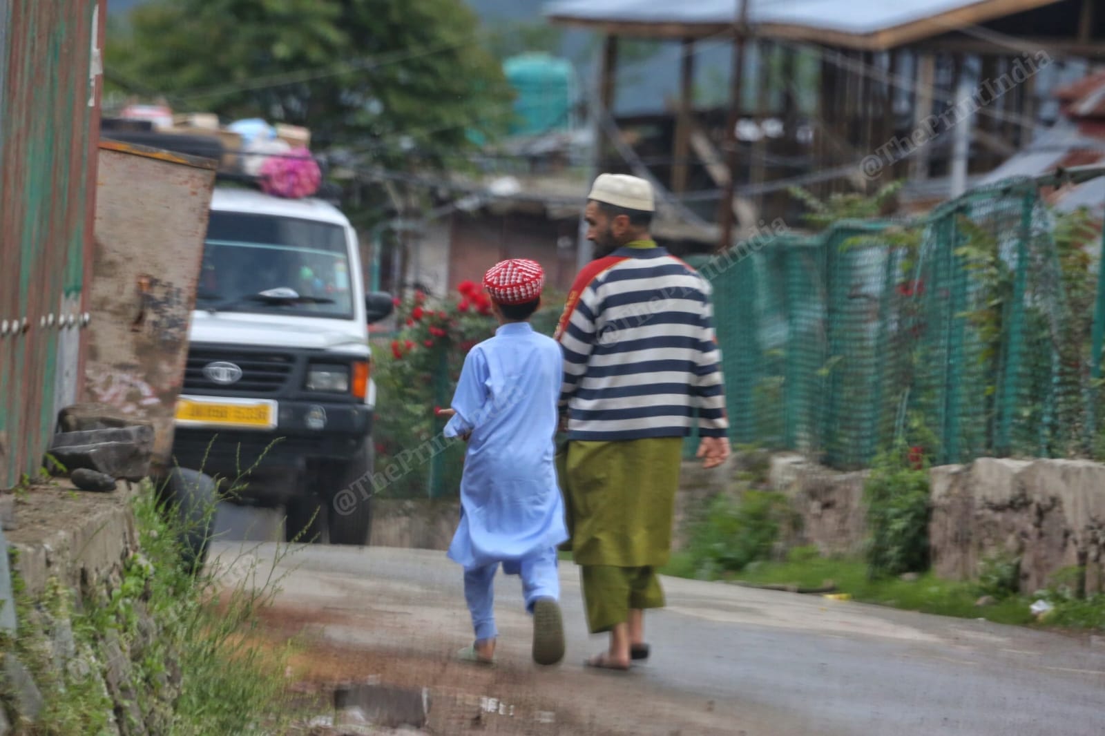 Local residents returning to Uri | Photo: Praveen Jain | ThePrint