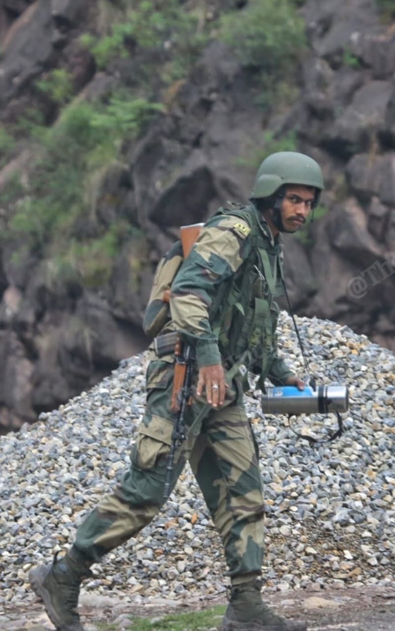 Indian Army jawan manning his post in Uri | Photo: Praveen Jain | ThePrint