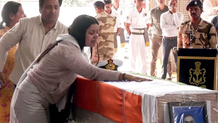 Himanshi Narwal mourning the death of Lieutenant Vinay Narwal, 23 April