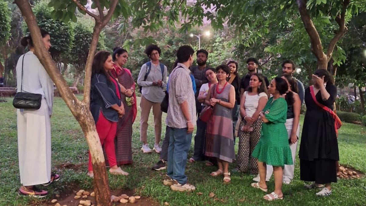 Actor Vibhanshu Doshi enacting a scene at the Bandstand Cooperage Garden