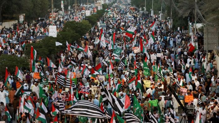 People gather in solidarity with Palestinians in Gaza, during a rally in Karachi, Pakistan | Photo: Akhtar Soomro | Reuters