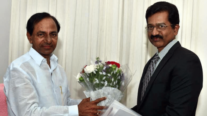 Former Intelligence DIG Dr T. Prabhakar Rao (right) with Telangana leader of opposition K Chandrashekhar Rao | Facebook