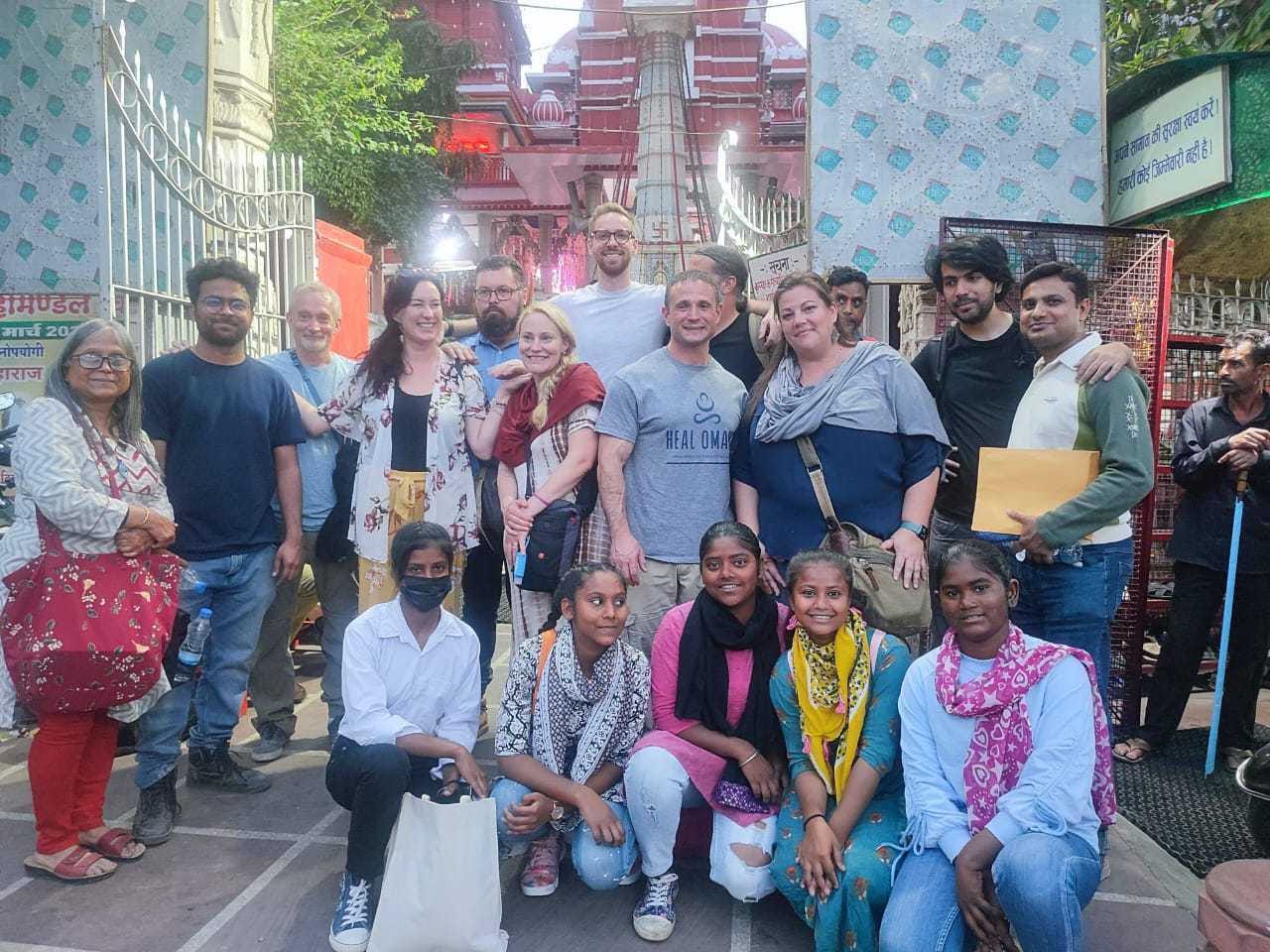 Young guides from Purani Dilli Walon Ki Baatein with tourists