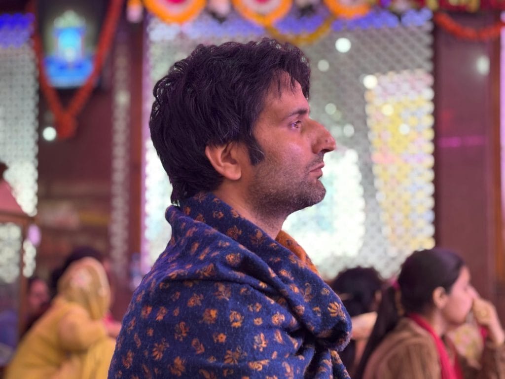 A Kashmiri Pandit Rohit Bhat praying at Kheer Bhawani temple in Ganderbal. | Anisha Nehra | ThePrint
