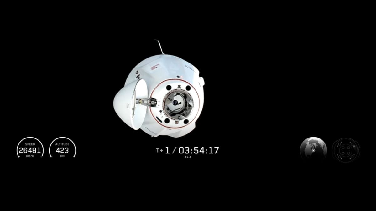 The Dragon spacecraft seen from the ISS during its approach for docking. | @Axiom_Space/ X