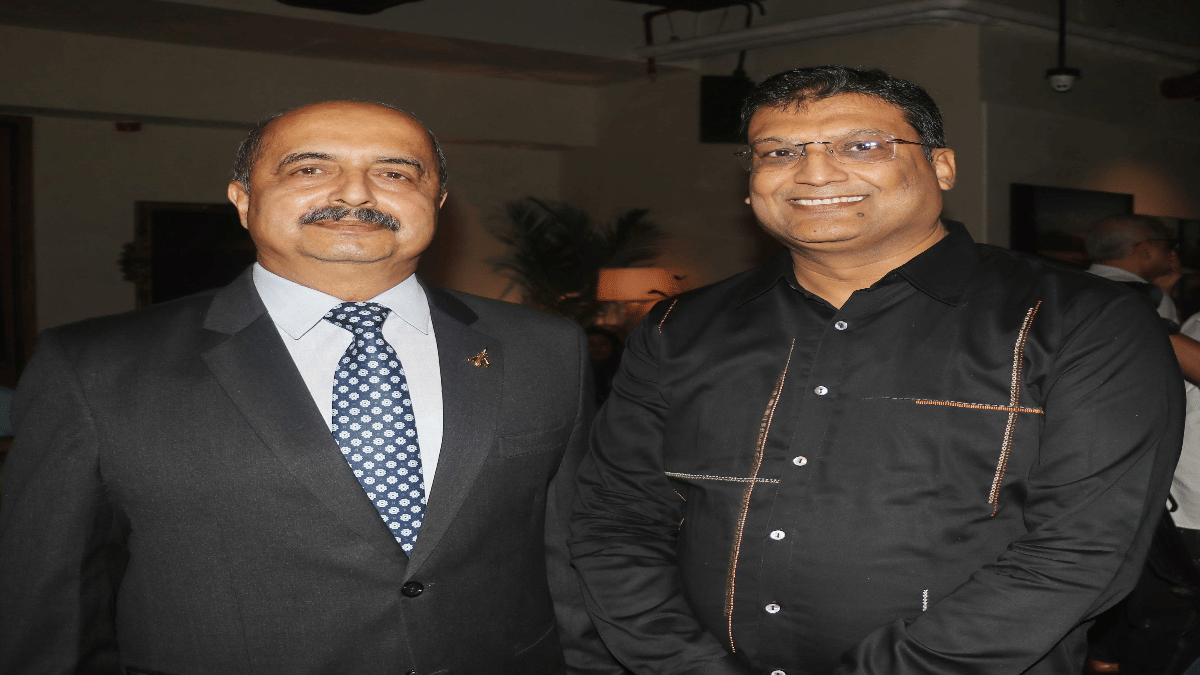 Air Chief Marshal VR Chaudhari (Retd) with Navneet Munot, MD and CEO - HDFC Asset Management Company Limited