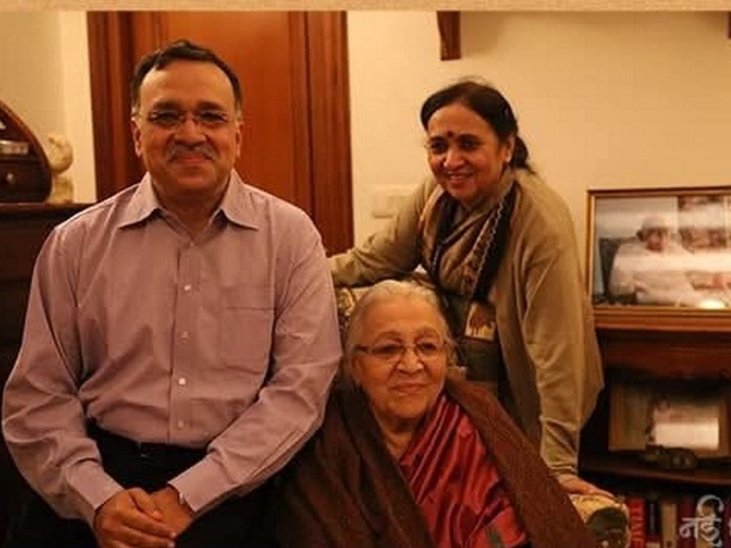 Pramath Sinha with his mother Sheila and sister Manjari Jaruhar
