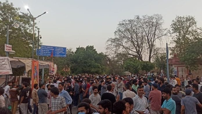 RAS aspirants protest outside Rajasthan University | Photo by special arrangement
