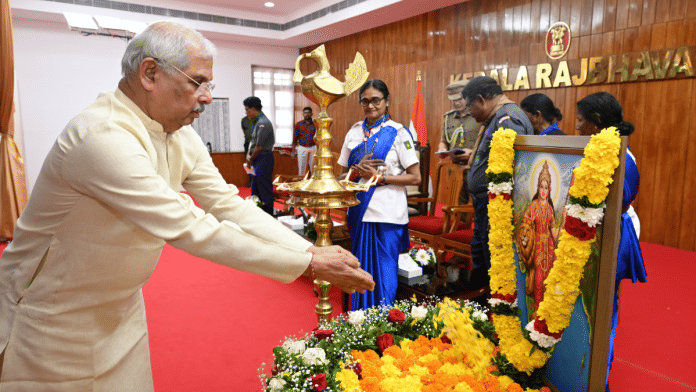 Kerala Governor Rajendra Arlekar offers flowers to a portrait of Bharat Mata at the event in Raj Bhavan on Thursday | X/@KeralaGovernor