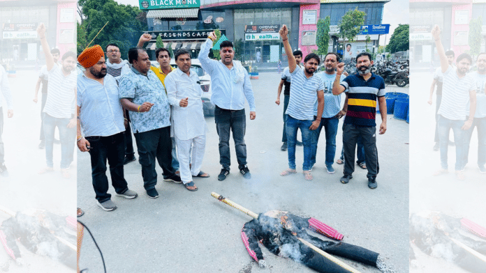 Jago Hindu Jago Sena activists staged demonstration outside Super Mall in Karnal | By special arrangement