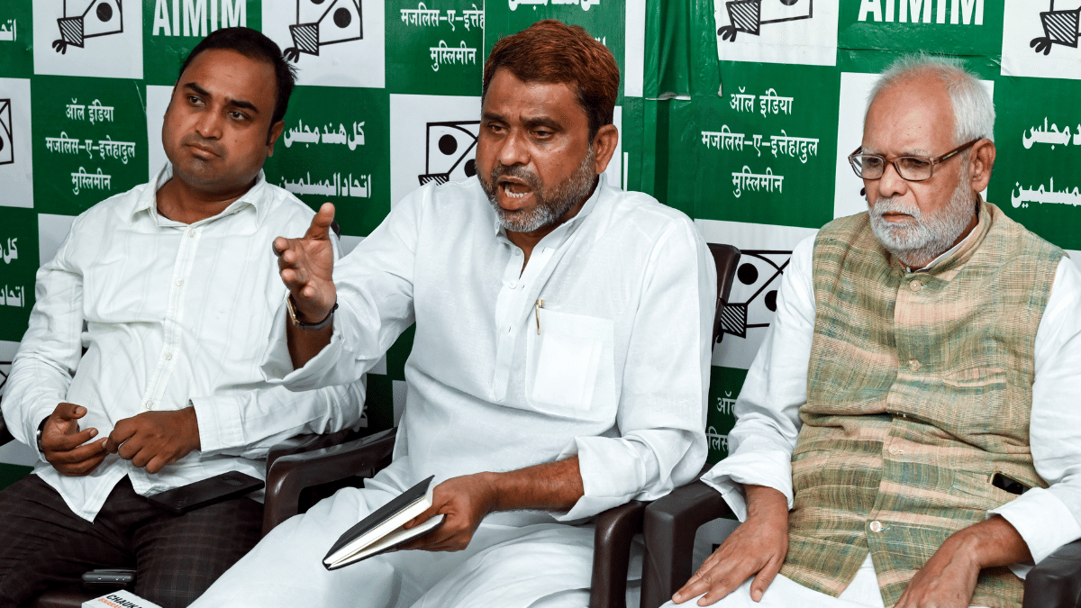 AIMIM Bihar President Akhtarul Iman (middle) said he has reached out to RJD for a possible alliance | ANI file 