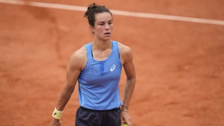 Lois Boisson is the rookie who downed 2 top players. Will she make Grand Slam history?