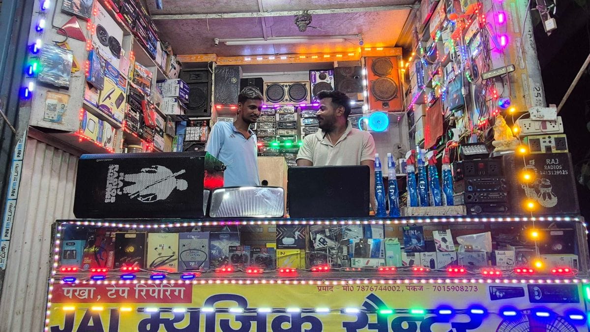 Fans and lights shop meant for truckers | Mohd Hammad, ThePrint