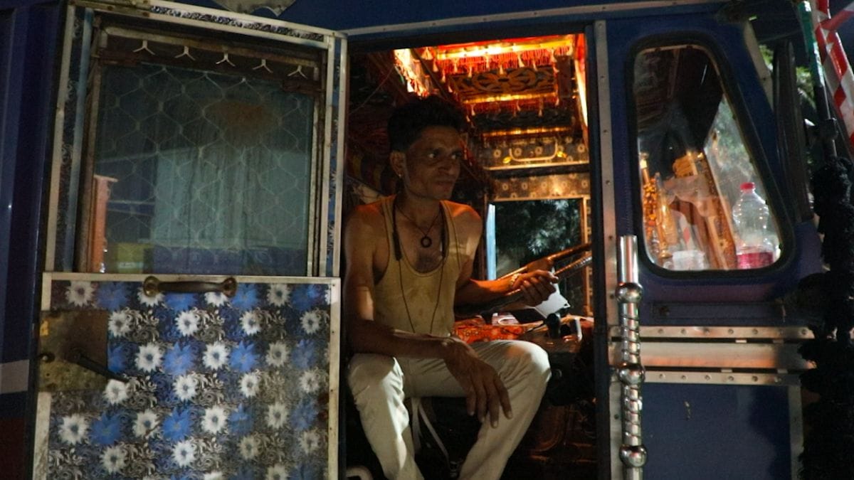 A truck driver prepares for his journey from Delhi to Jaipur | Mohd Hammad, ThePrint