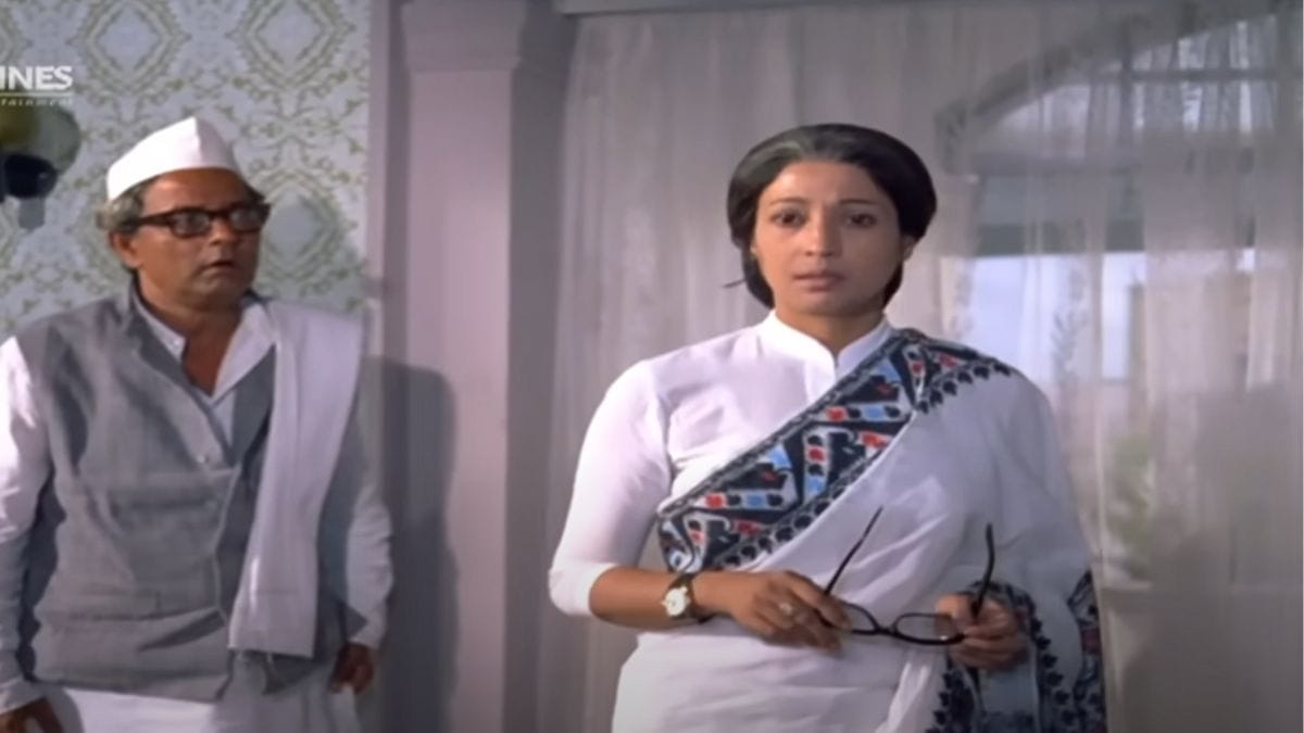 A still from Gulzar's 'Aandhi'