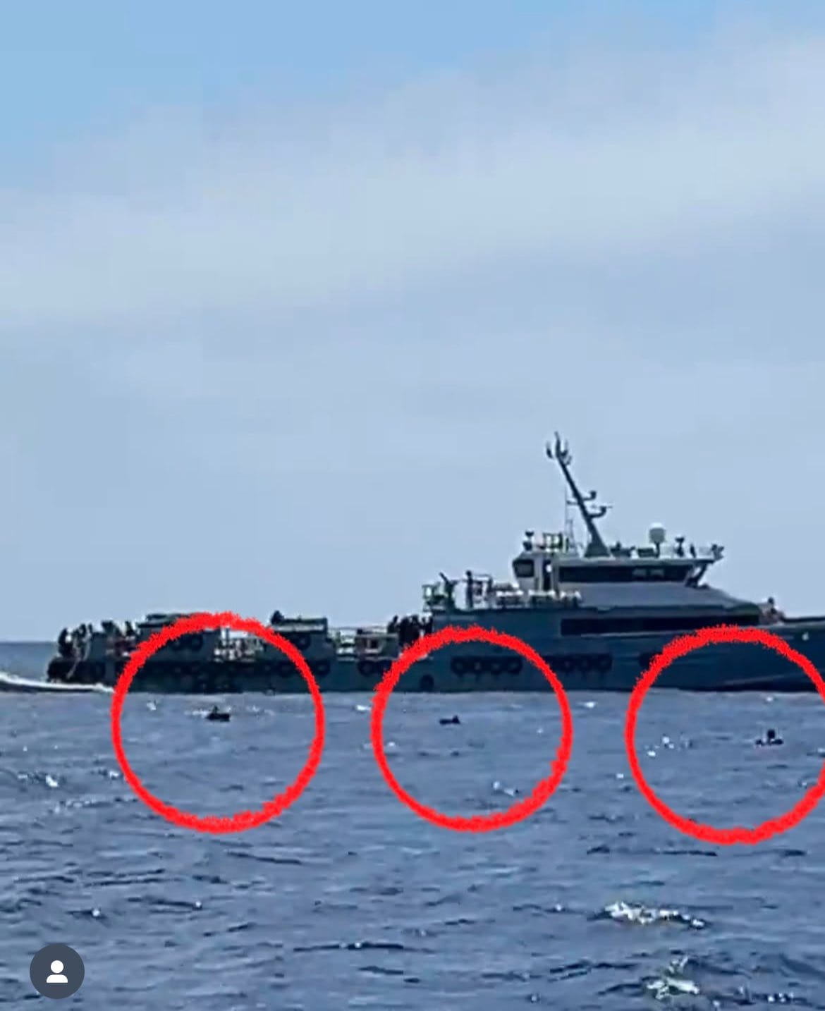 The Sudanese refugees swimming towards Madleen | X/@RimaHas