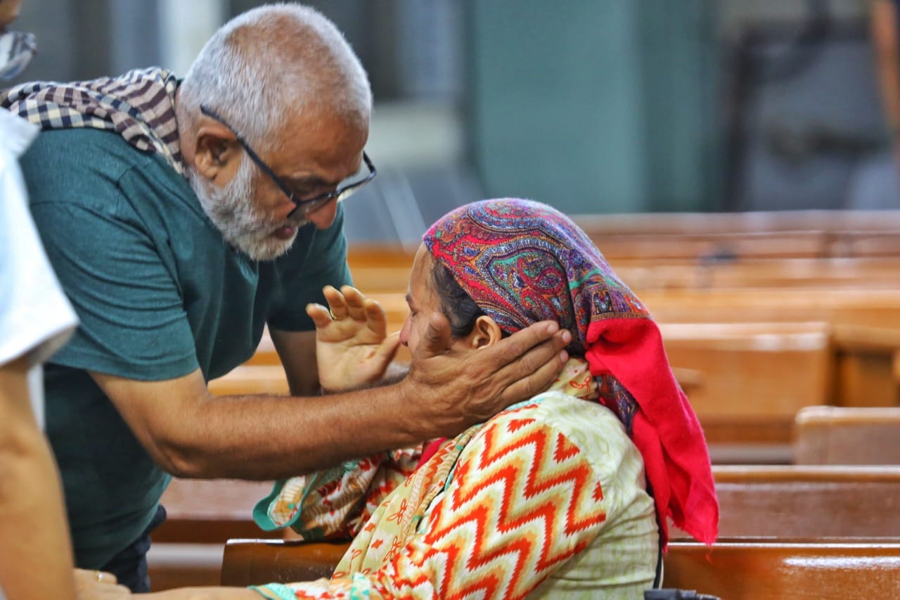 Akeel's mother being consoled as she waits at the DNA collection centre set up at BJ Medical College | Praveen Jain | ThePrint
