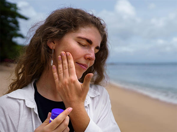 Top Benefits of Using a Detan Face Mask After Sun Exposure