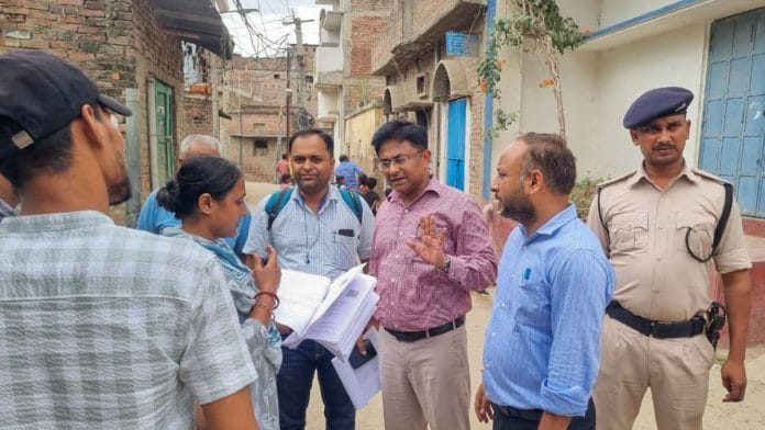 Representative image of Electoral Registration Officer (ERO) providing information to voters under the intensive revision programme of the voter list in Ward Nos. 42 and 45 of Chhapra Municipal Corporation in Saran, Bihar | Photo: @CEOBihar X/ANI