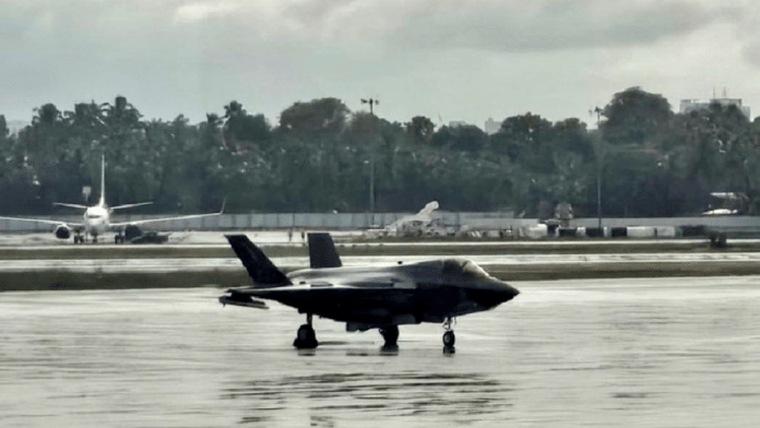 The British Royal Navy F-35B stealth fighter jet at Thiruvananthapuram, Kerala | x.com/DoctorLFC