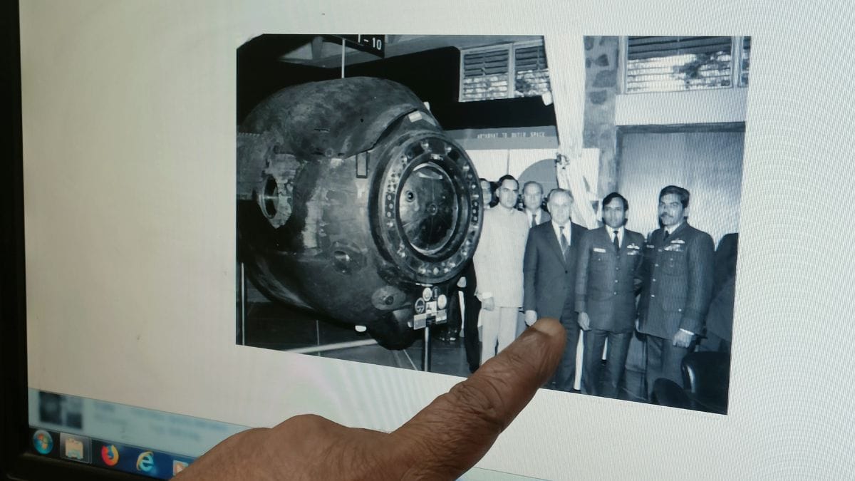 An old picture from Rakesh Sharma's visit to the planetarium along with PM Rajiv Gandhi, in 1985 | Akanksha Mishra, ThePrint