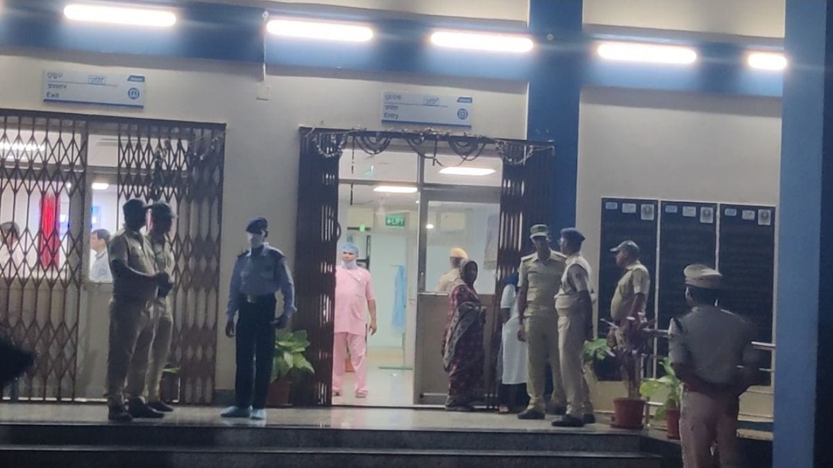 Heavy police presence outside the burn ward of AIIMS Bhubaneswar for security ahead of the President’s visit | Sakshi Mehra, ThePrint