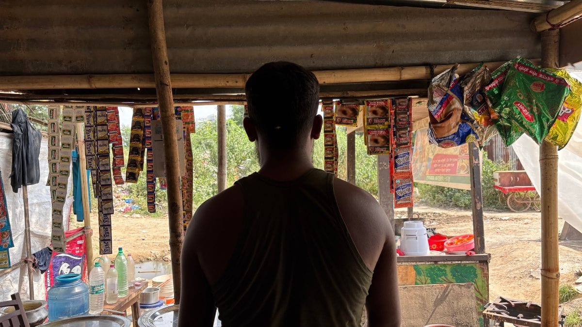 Shareeq Ul Sarka preparing food at his shop in Sector 49, Gurugram | Samridhi Tewari, ThePrint