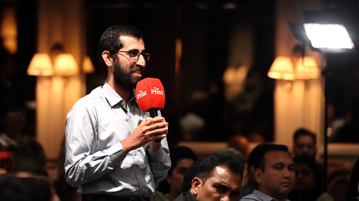 Anand Krishna Desai, an alumnus of ThePrint School of Journalism, asking a question to the chief minister during the Off the Cuff session | ThePrint