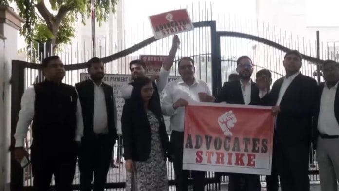 Lawyers staging demonstration against L-G's notification outside Rouse Avenue court in New Delhi on 23 August, 2025 | ANI