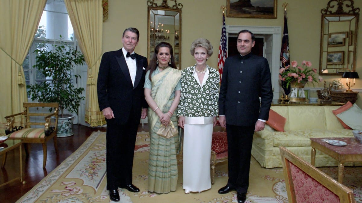 PM Rajiv Gandhi, Sonia Gandhi with US President Ronald Reagan and first lady Nancy Reagan during a state dinner hosted for him at the White House in June 1985 | Commons