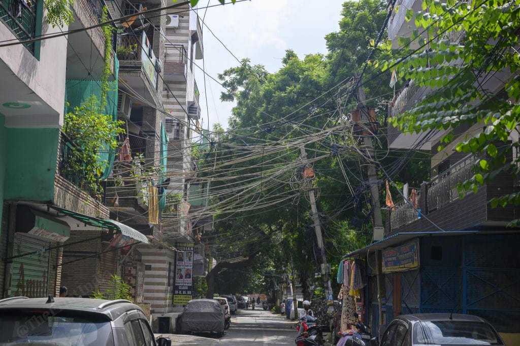 Overhead wires in BH Block Shalimar Bagh | Ankit Roy Majumder