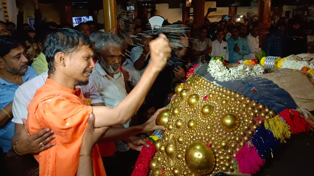 Emotional member of the Jain 'math' bidding farewell to Madhuri | By special arrangement