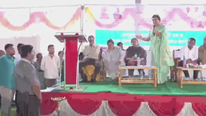 Maharashtra Minister Meghana Bordikar threatens to slap a village official | Rohit Pawar | X\@RRPSpeaks