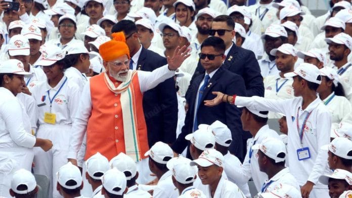 Prime Minister Narendra Modi waves to young students at Red Fort on Independence Day | Praveen Jain | ThePrint