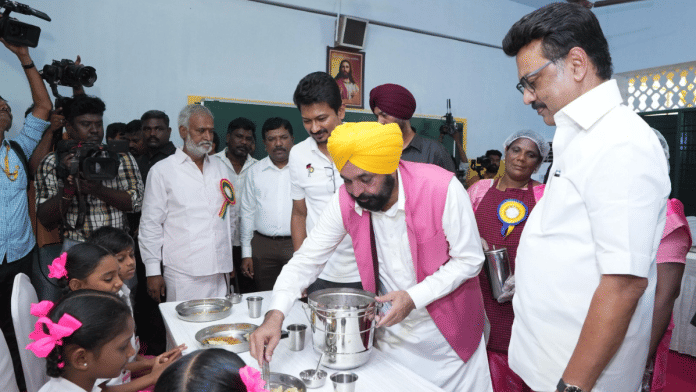 Punjab CM Bhagwant Mann serves meal to a student during an event in Chennai to mark the expansion of MK Stalin government's breakfast scheme to all aided primary schools. | X/@BhagwantMann