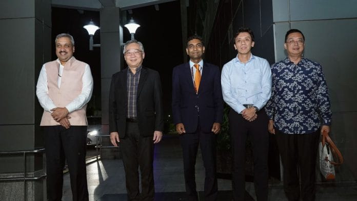 Govt officials welcoming the Singapore ministerial delegation as they arrive for the third India-Singapore Ministerial Roundtable in New Delhi | X: @MEAIndia