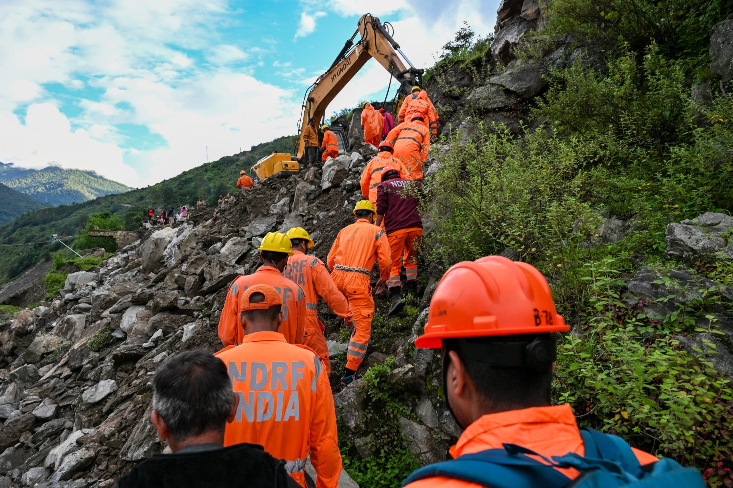 NDRF team climbs mountains to take stock of the situation | Photo: Suraj Singh Bisht 