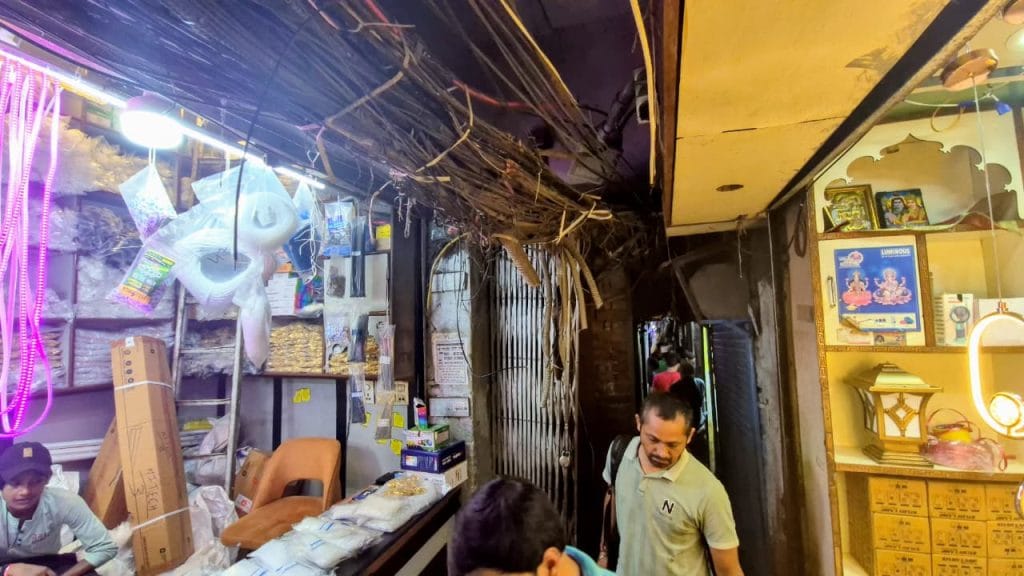 Wire infestation in a small narrow lane of Bhagirath Palace market | Shubhangi Misra | ThePrint