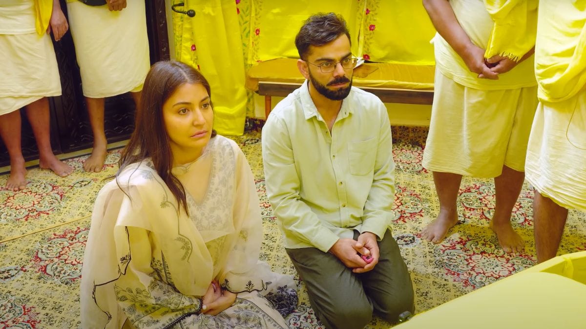 Virat Kohli and Anushka Sharma at Premanand Maharaj's ashram in Vrindavan